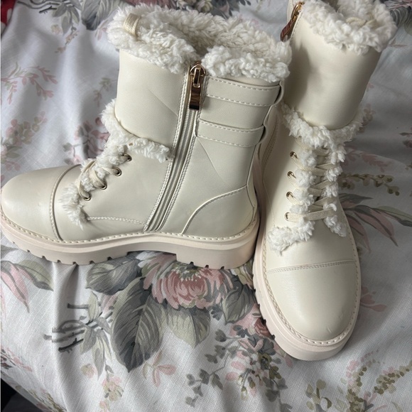 Women's White Ferrel Winter Boots - Picture 2 of 5